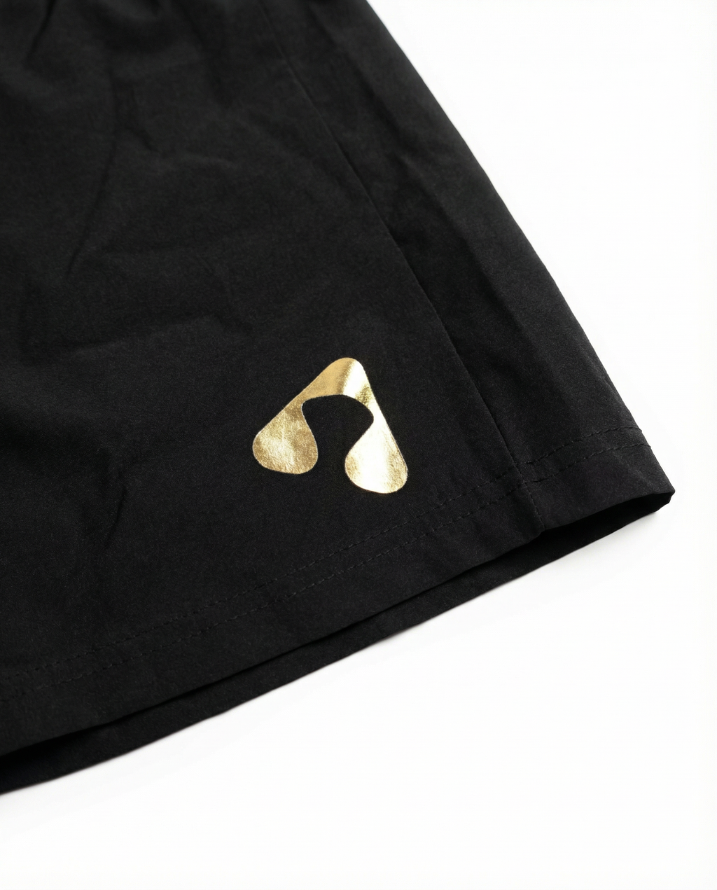 Court shorts til herre – svart og gull